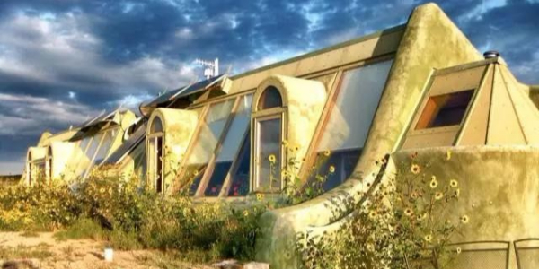 這個(gè)老炮兒建筑師讓難民住垃圾堆，卻贏得全世界尊重！