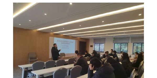 以信心凝聚力量，以實(shí)干譜寫華章——在新經(jīng)濟(jì)下，發(fā)現(xiàn)新商機(jī)，實(shí)現(xiàn)新發(fā)展